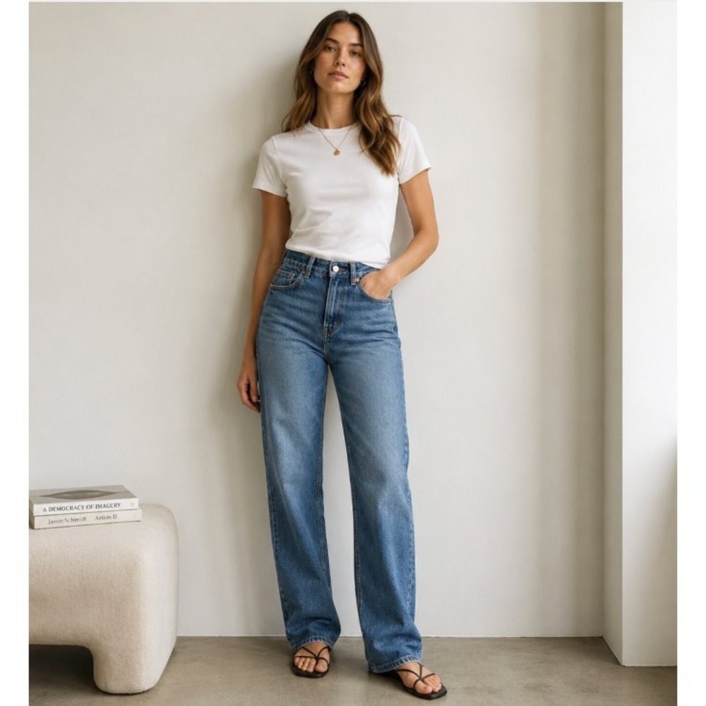 Zara Jeans Women Sz 2 (27x32) Medium Wash Relaxed Fit Full Length